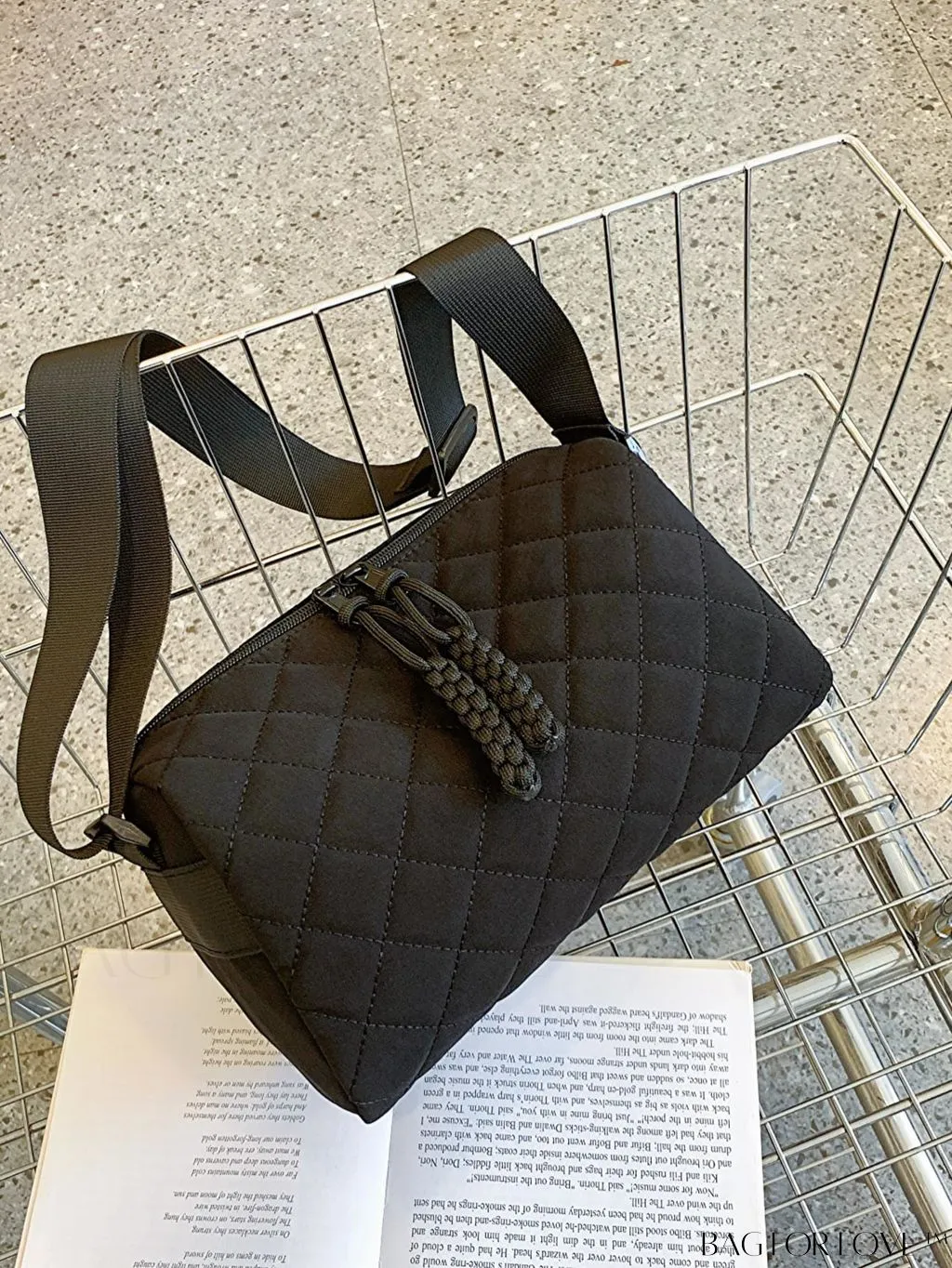 BagForLove - Chic Rhombus Pattern Crossbody Bag - Stylish and Versatile