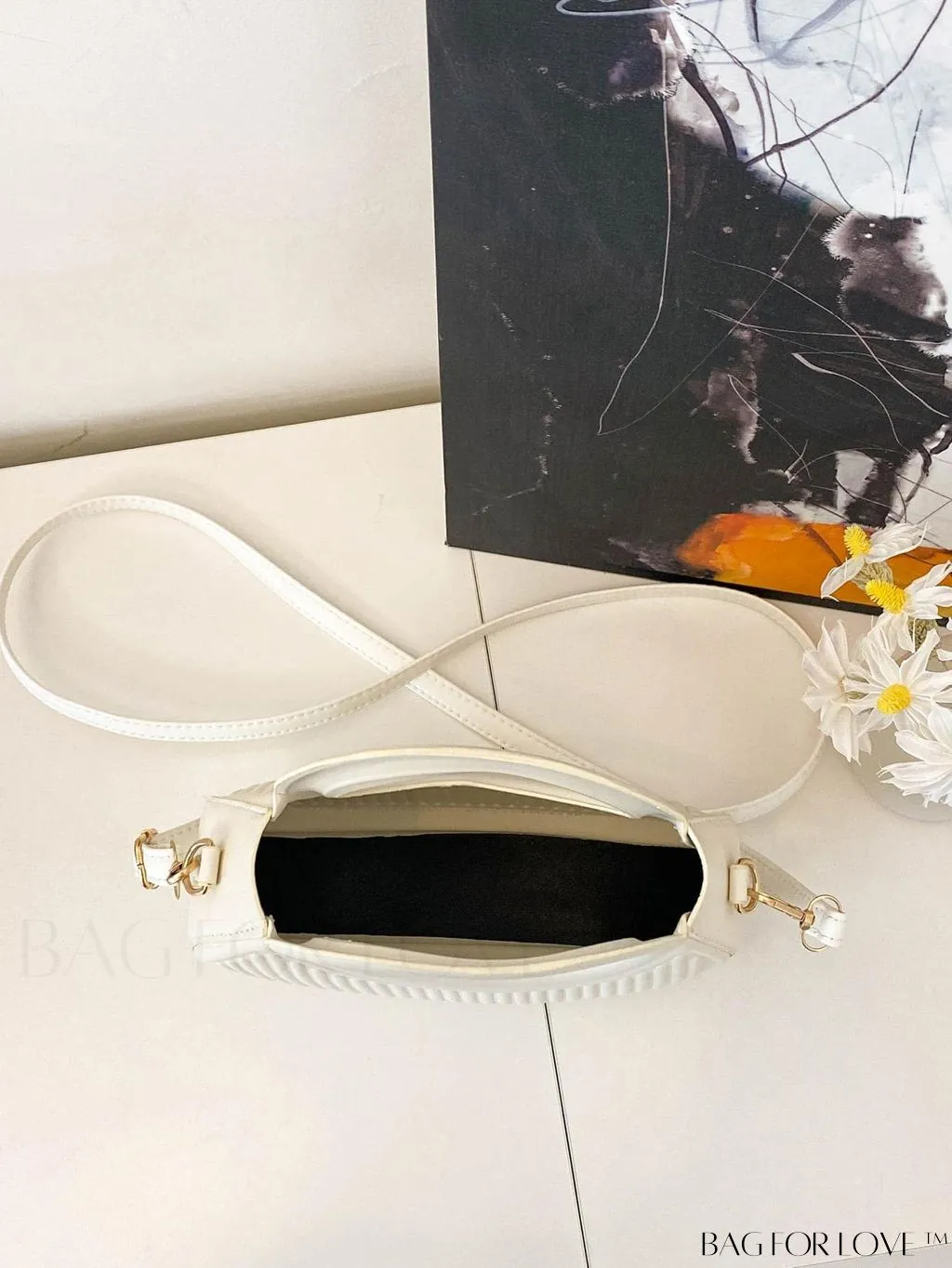 BagForLove - Fashionable Retro Handbag: Stylish Casual Shoulder Bag for Modern Women