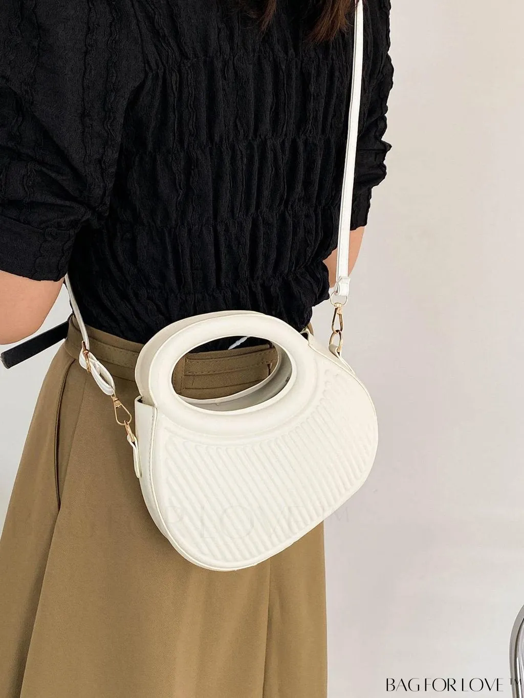 BagForLove - Fashionable Retro Handbag: Stylish Casual Shoulder Bag for Modern Women