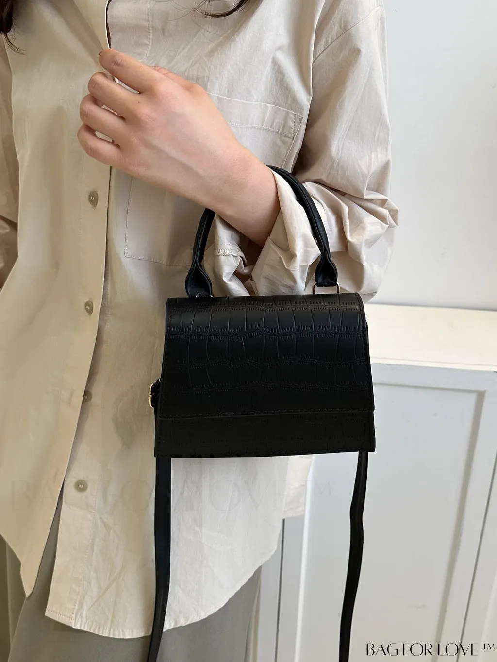 BagForLove - Stylish Crocodile Pattern Handbag: Luxurious, Minimalist, Multi-functional Delivery in One Piece
