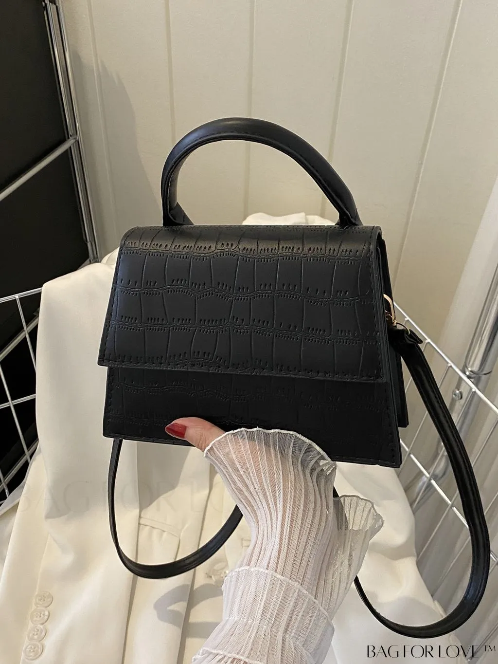 BagForLove - Stylish Crocodile Pattern Handbag: Luxurious, Minimalist, Multi-functional Delivery in One Piece