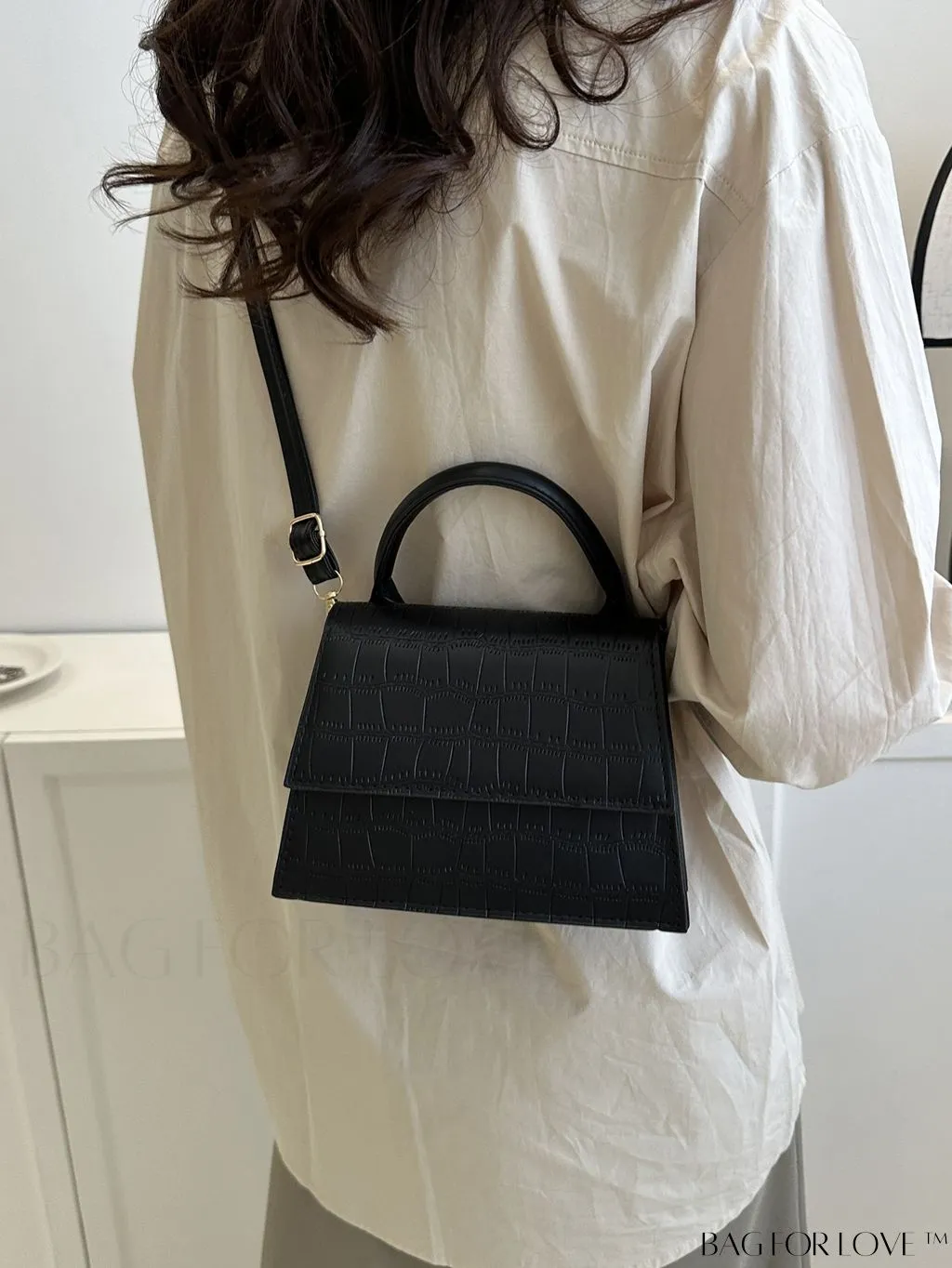 BagForLove - Stylish Crocodile Pattern Handbag: Luxurious, Minimalist, Multi-functional Delivery in One Piece