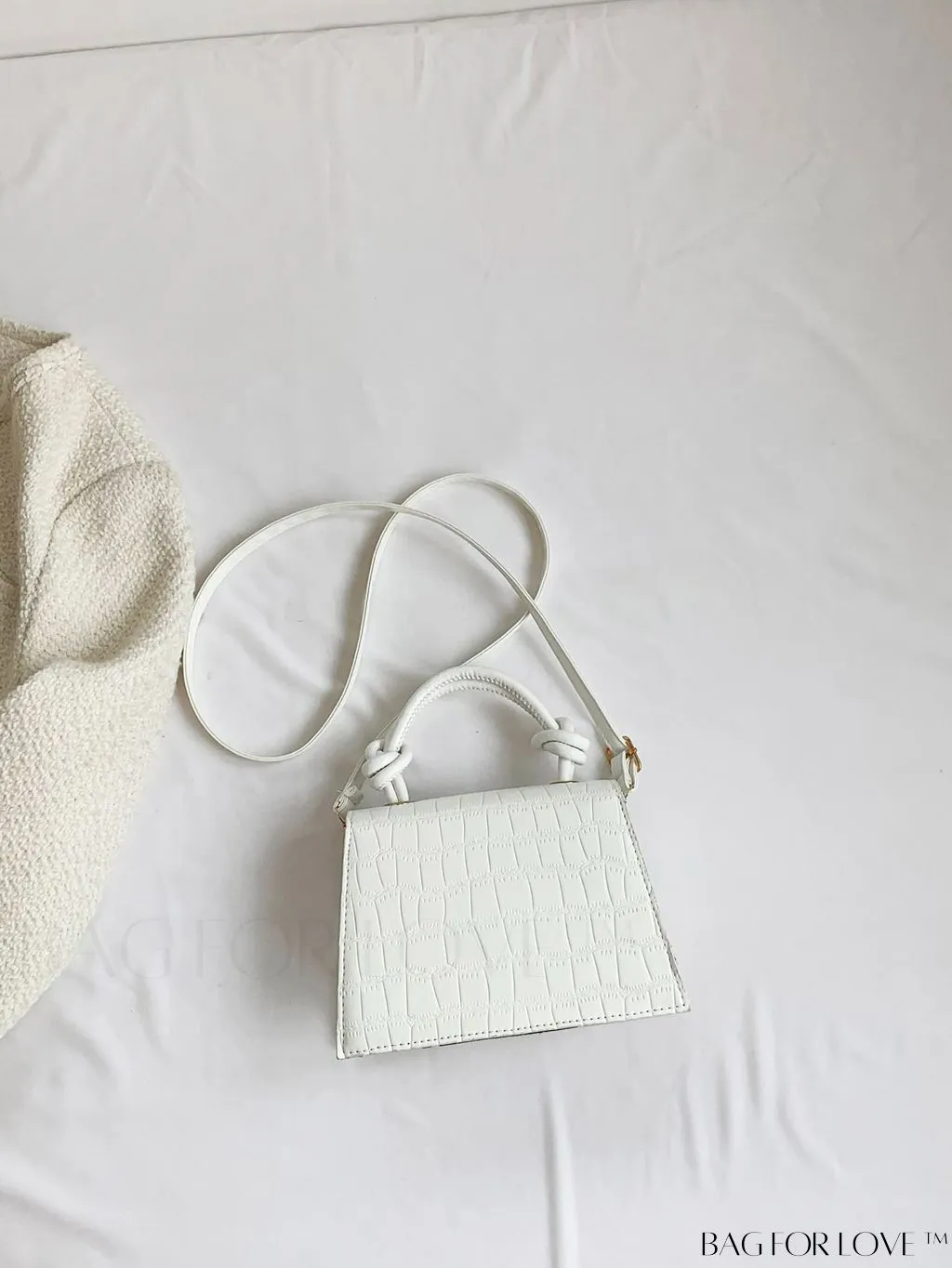 BagForLove - Stylish Crocodile Pattern Handbag: Luxurious, Minimalist, Multi-functional Delivery in One Piece