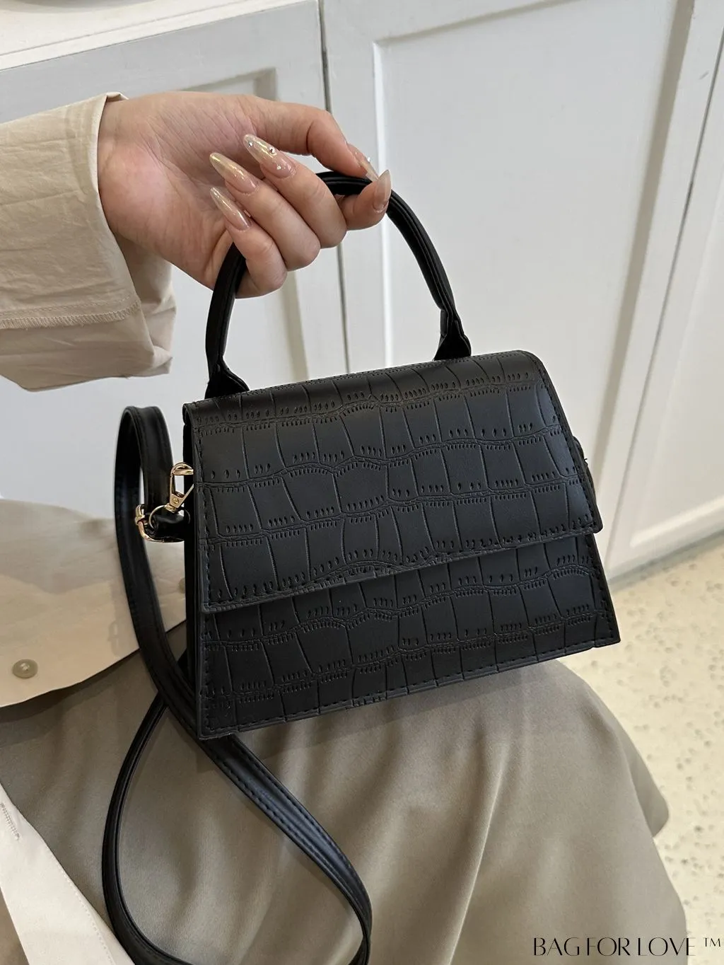 BagForLove - Stylish Crocodile Pattern Handbag: Luxurious, Minimalist, Multi-functional Delivery in One Piece
