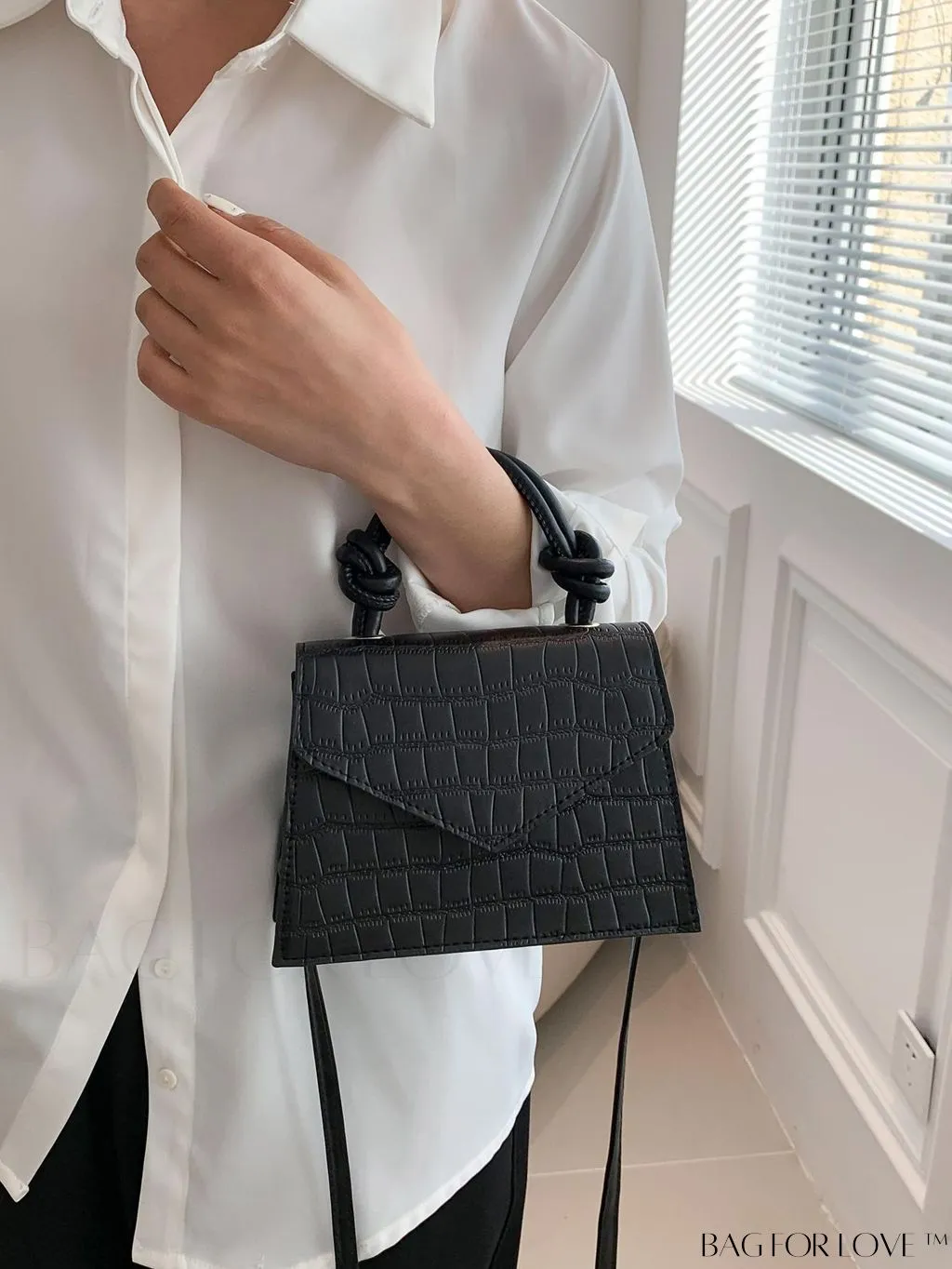 BagForLove - Stylish Crocodile Pattern Handbag: Luxurious, Minimalist, Multi-functional Delivery in One Piece