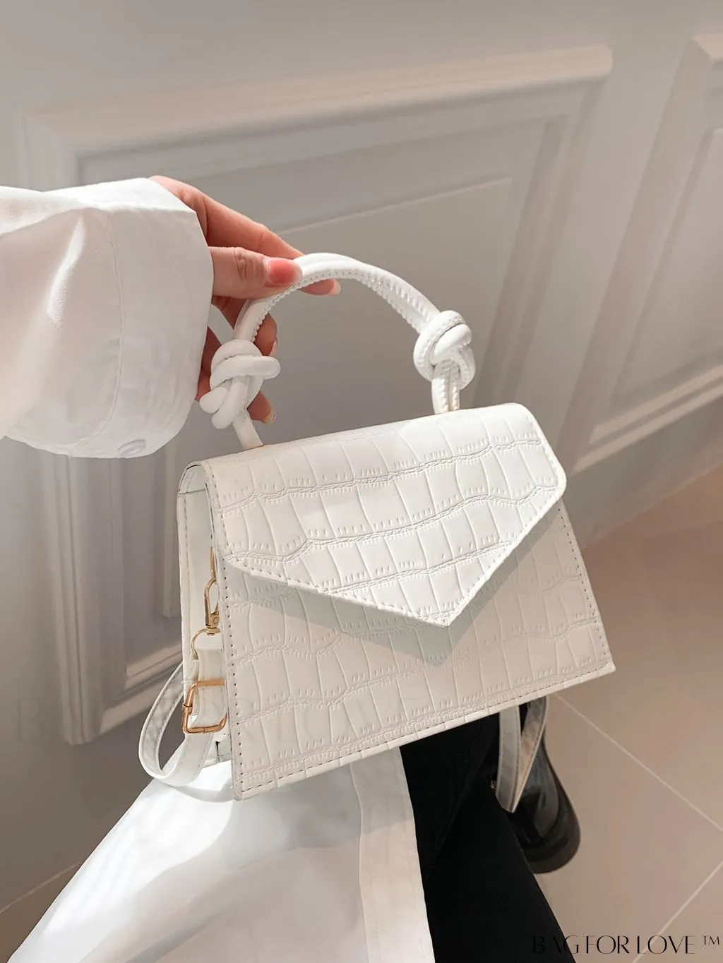 BagForLove - Stylish Crocodile Pattern Handbag: Luxurious, Minimalist, Multi-functional Delivery in One Piece