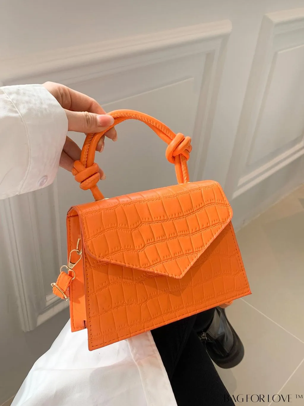 BagForLove - Stylish Crocodile Pattern Handbag: Luxurious, Minimalist, Multi-functional Delivery in One Piece