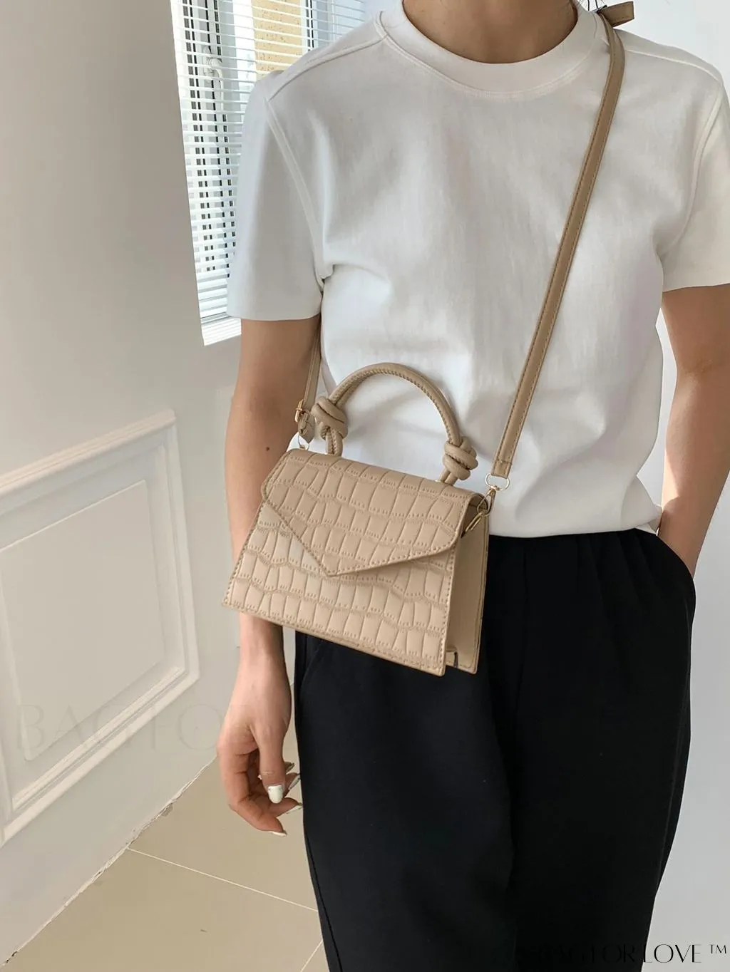 BagForLove - Stylish Crocodile Pattern Handbag: Luxurious, Minimalist, Multi-functional Delivery in One Piece