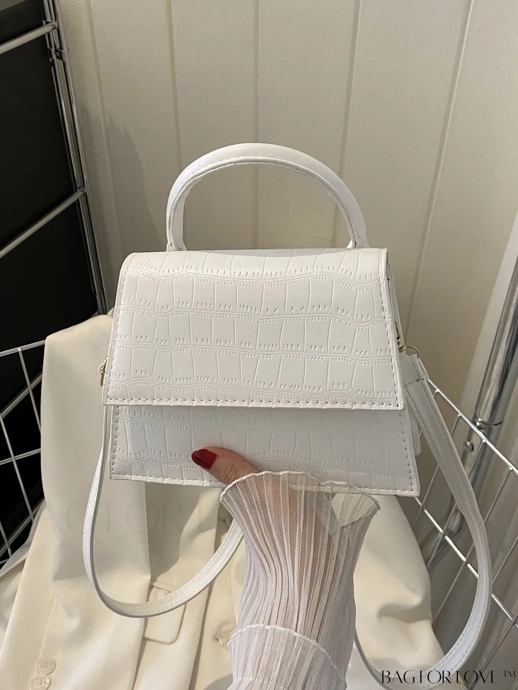 BagForLove - Stylish Crocodile Pattern Handbag: Luxurious, Minimalist, Multi-functional Delivery in One Piece