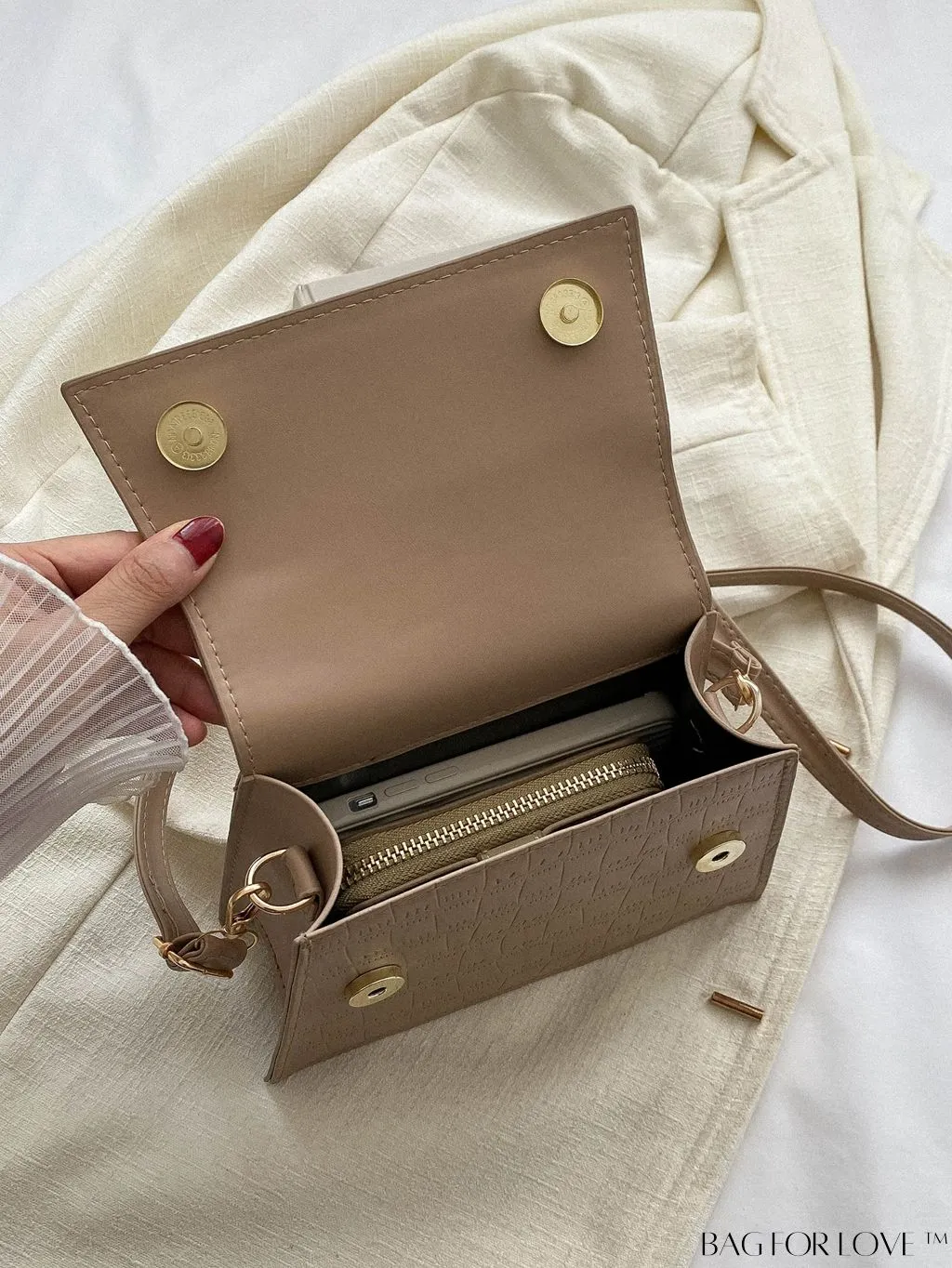 BagForLove - Stylish Crocodile Pattern Handbag: Luxurious, Minimalist, Multi-functional Delivery in One Piece