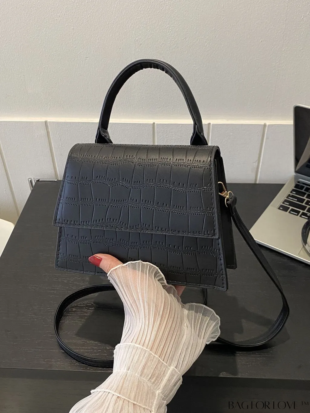 BagForLove - Stylish Crocodile Pattern Handbag: Luxurious, Minimalist, Multi-functional Delivery in One Piece