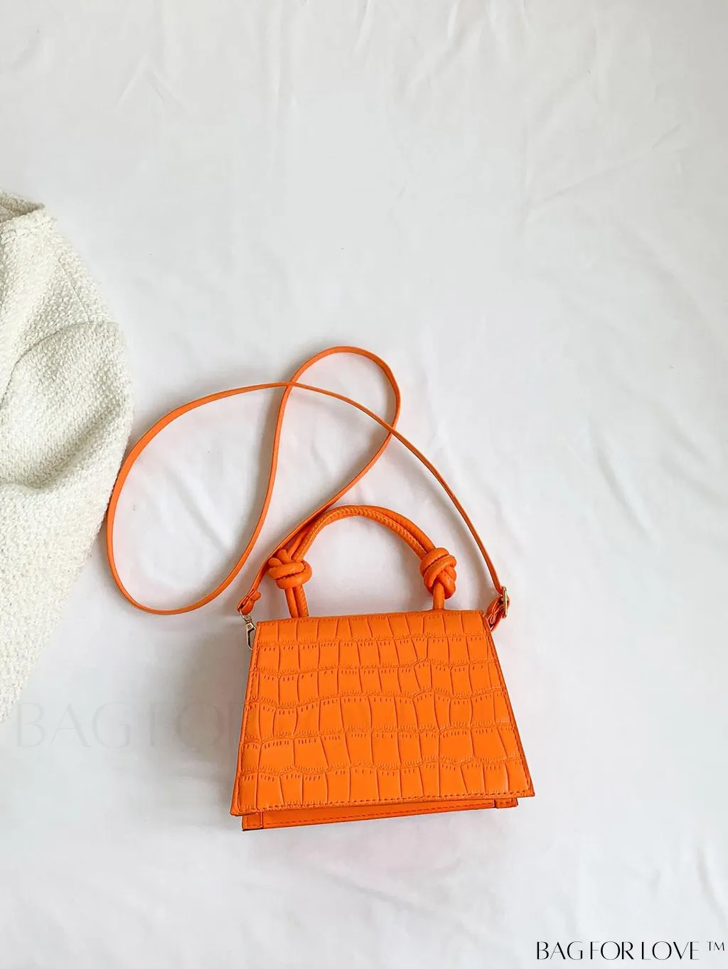 BagForLove - Stylish Crocodile Pattern Handbag: Luxurious, Minimalist, Multi-functional Delivery in One Piece