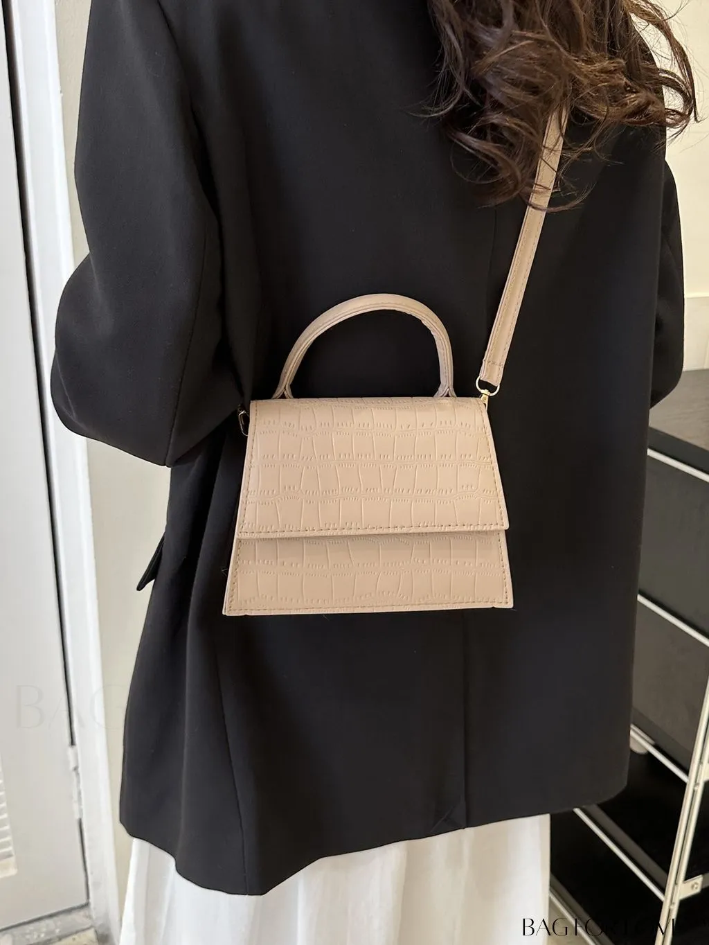 BagForLove - Stylish Crocodile Pattern Handbag: Luxurious, Minimalist, Multi-functional Delivery in One Piece