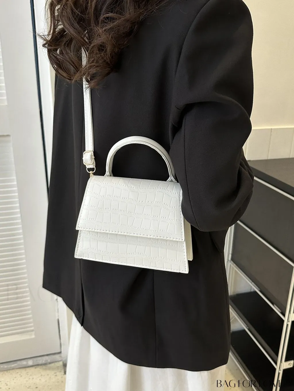 BagForLove - Stylish Crocodile Pattern Handbag: Luxurious, Minimalist, Multi-functional Delivery in One Piece