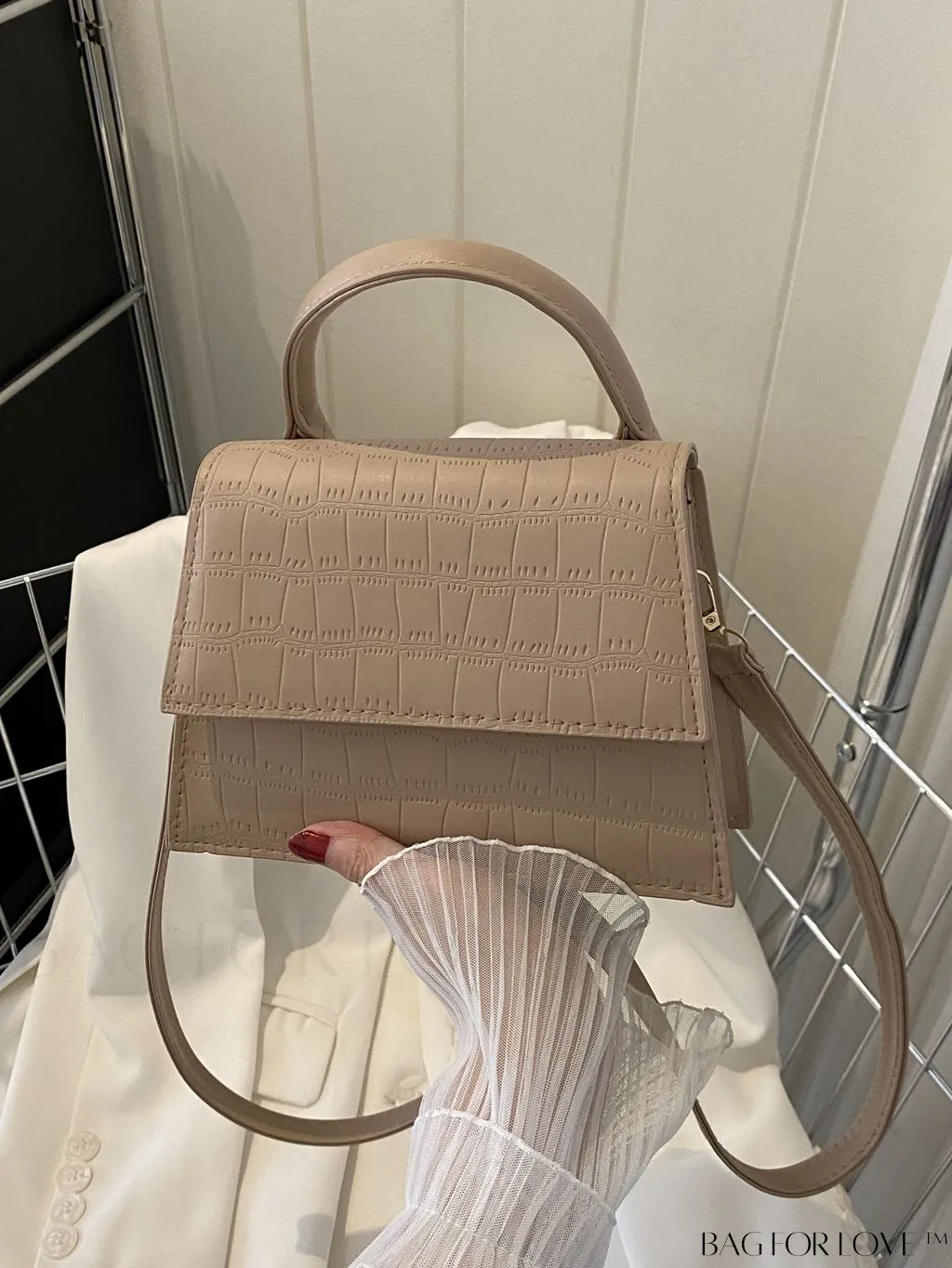 BagForLove - Stylish Crocodile Pattern Handbag: Luxurious, Minimalist, Multi-functional Delivery in One Piece