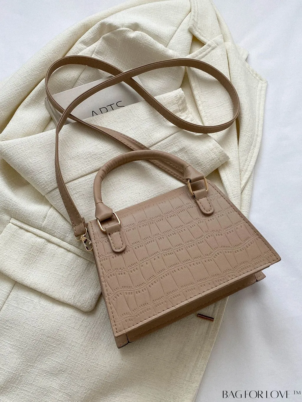 BagForLove - Stylish Crocodile Pattern Handbag: Luxurious, Minimalist, Multi-functional Delivery in One Piece