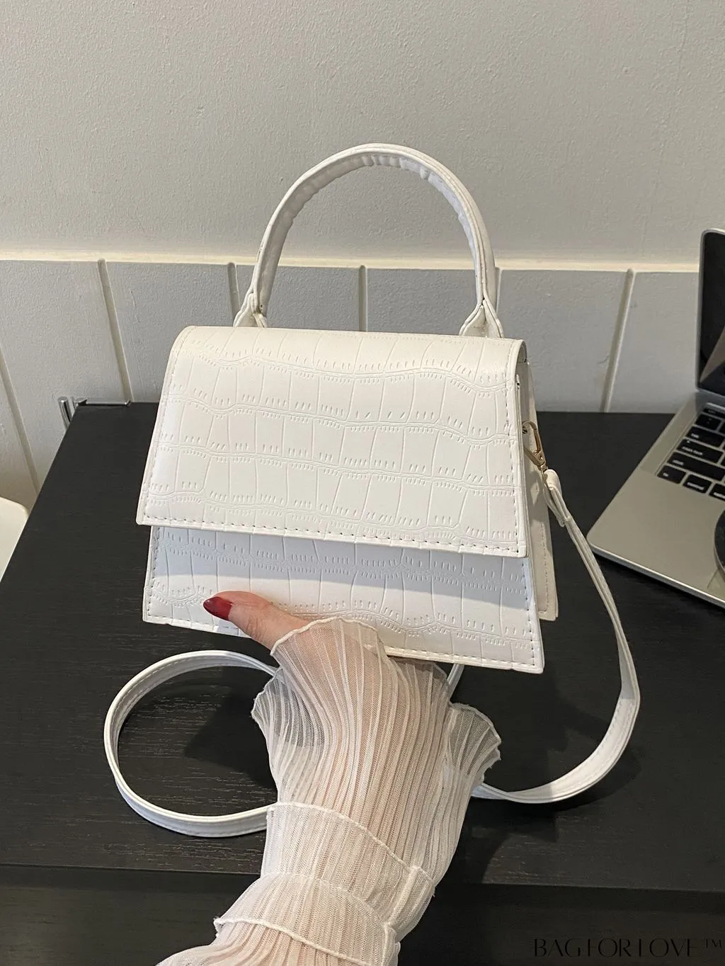 BagForLove - Stylish Crocodile Pattern Handbag: Luxurious, Minimalist, Multi-functional Delivery in One Piece