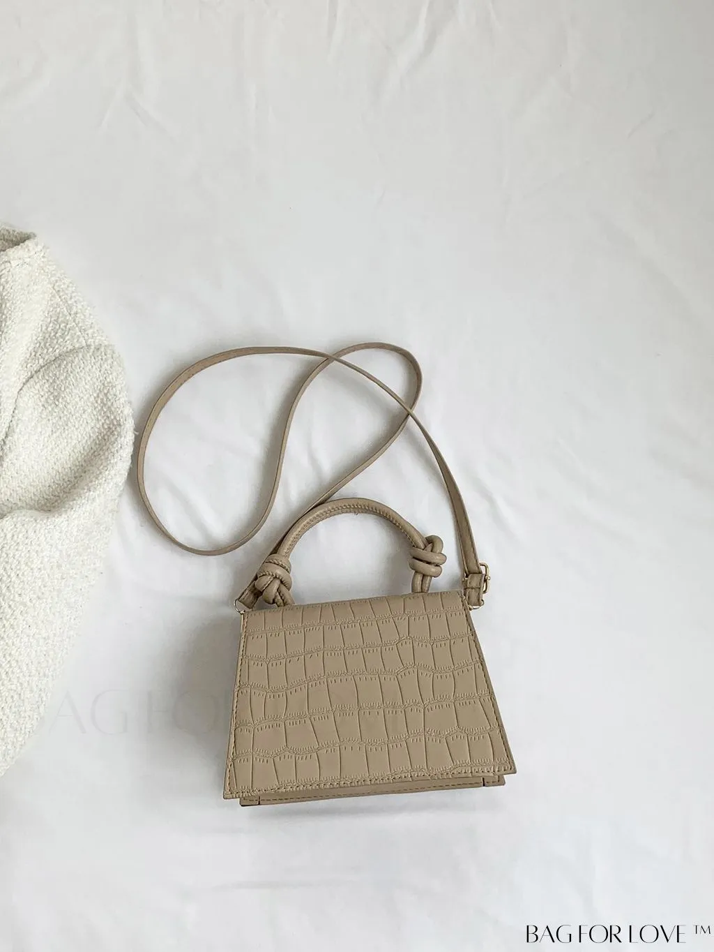 BagForLove - Stylish Crocodile Pattern Handbag: Luxurious, Minimalist, Multi-functional Delivery in One Piece