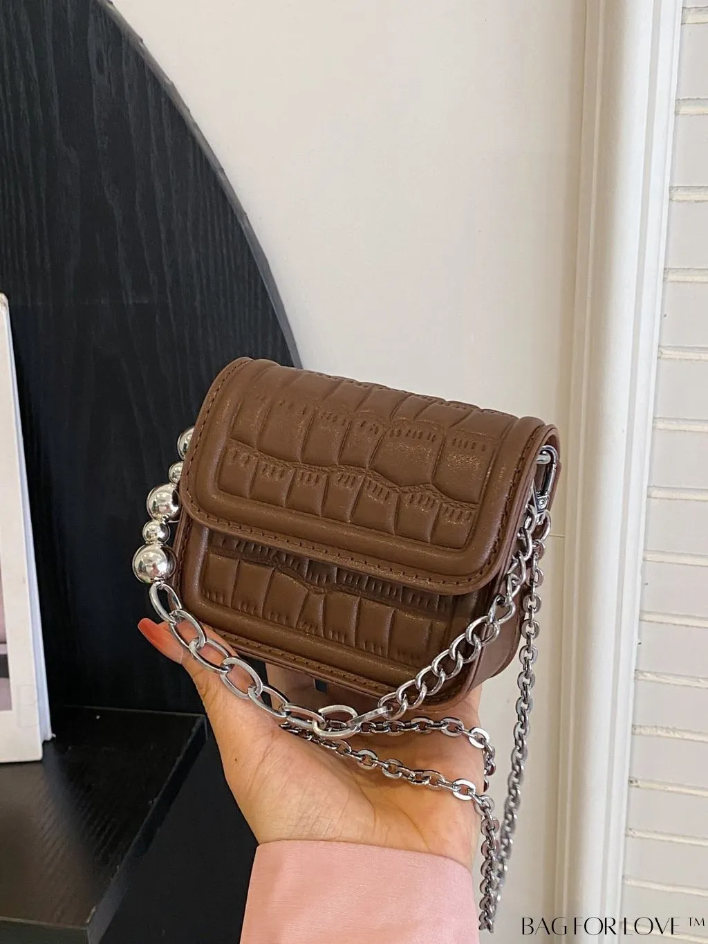 BagForLove - Stylish Mini Crocodile Pattern Handbag with Metallic Chain Strap - Flip-top Design