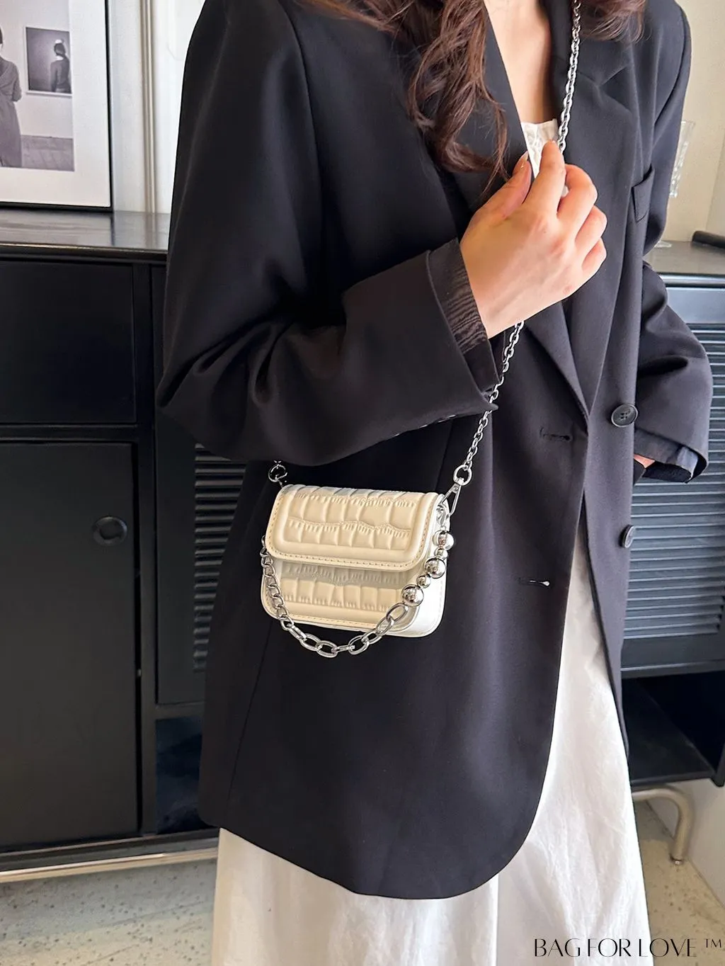 BagForLove - Stylish Mini Crocodile Pattern Handbag with Metallic Chain Strap - Flip-top Design