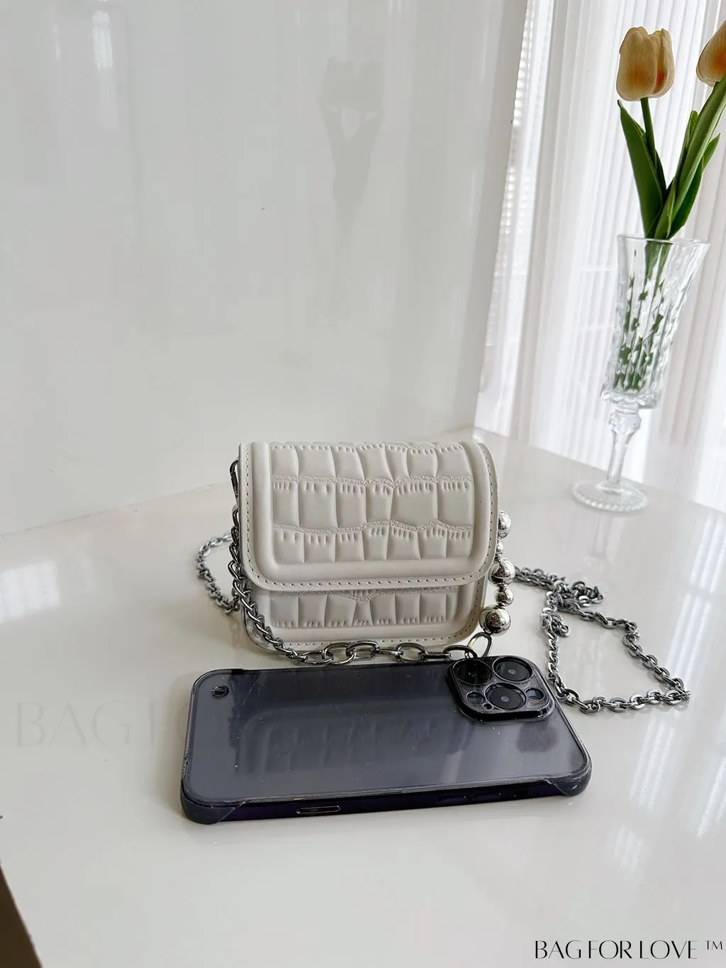 BagForLove - Stylish Mini Crocodile Pattern Handbag with Metallic Chain Strap - Flip-top Design