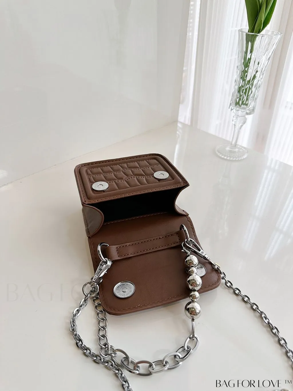 BagForLove - Stylish Mini Crocodile Pattern Handbag with Metallic Chain Strap - Flip-top Design