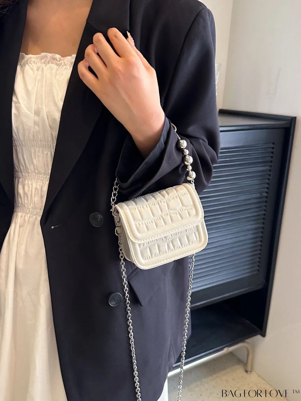 BagForLove - Stylish Mini Crocodile Pattern Handbag with Metallic Chain Strap - Flip-top Design