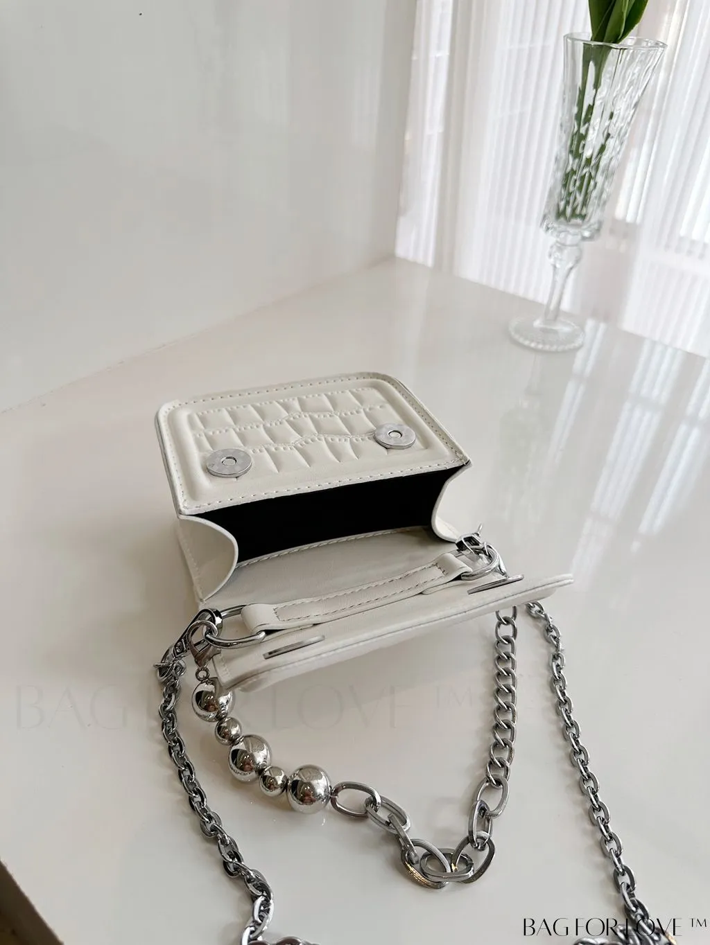 BagForLove - Stylish Mini Crocodile Pattern Handbag with Metallic Chain Strap - Flip-top Design