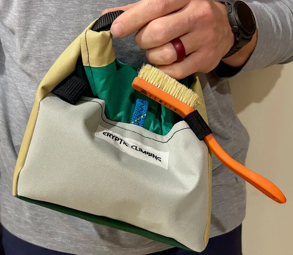 Cryptic Climbing Chalk Buckets (Magnetic Closing)