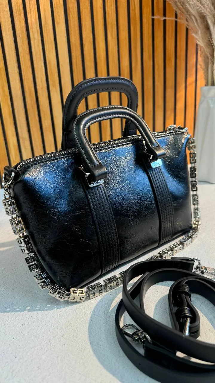 Elegant Statement: Premium Leather Handbag