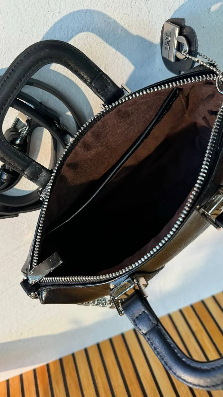 Elegant Statement: Premium Leather Handbag