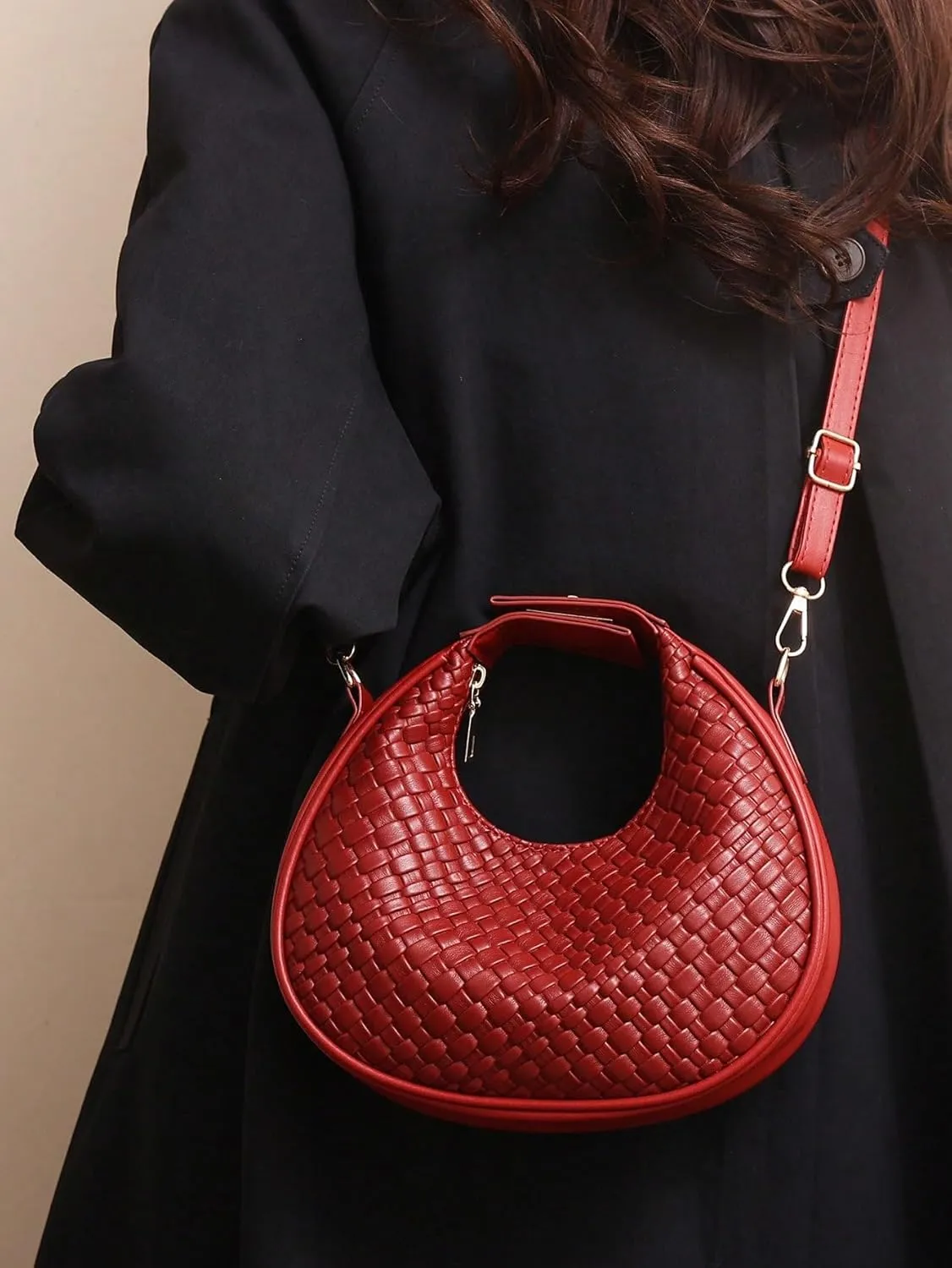 Floerns Women's Crossbody Bag Leather Weave Small Handbag Retro Crescent Bag