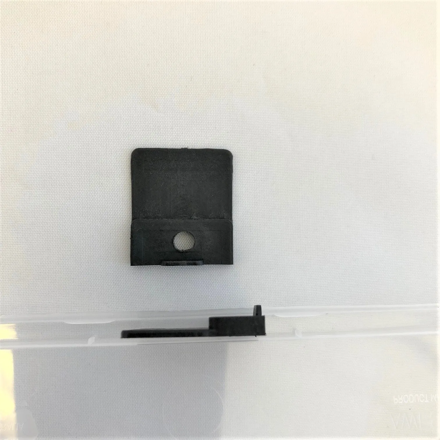 Fly screen clip - suits Trend windows - sold in packs of 10