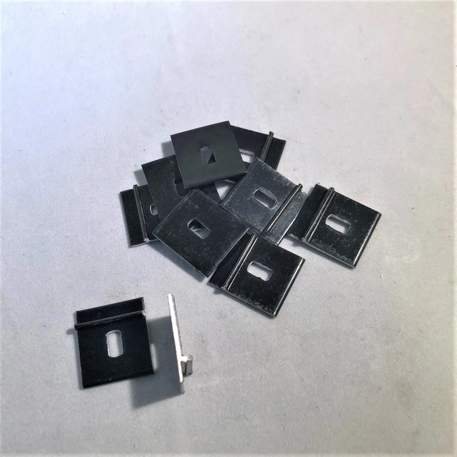Fly screen retaining clips - suits Comalco - metal