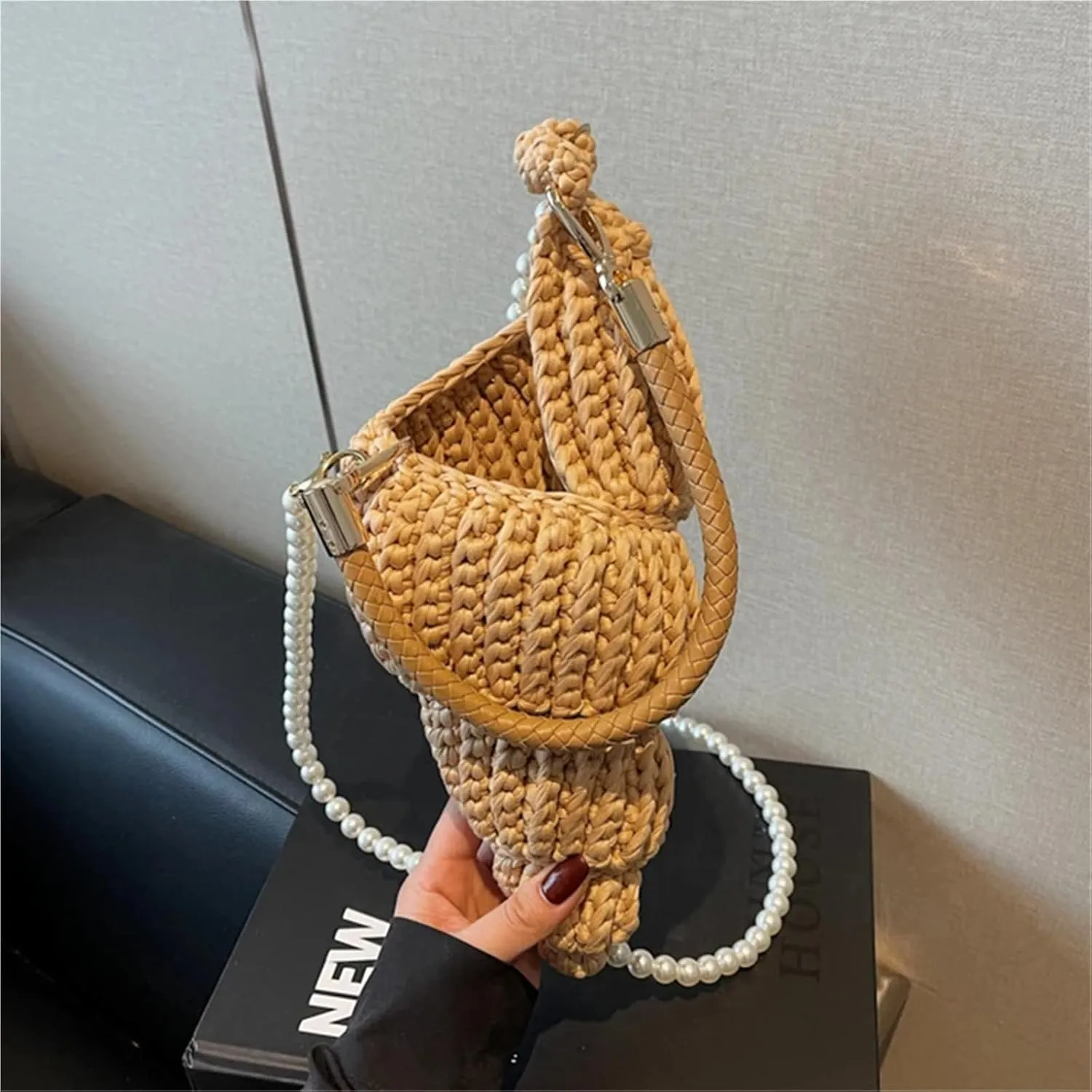 Hand-woven Conch Bag Create Fashion Conch Shell Small Purse Lady Simple Design Handbag Versatile Solid Color Shoulder Bag