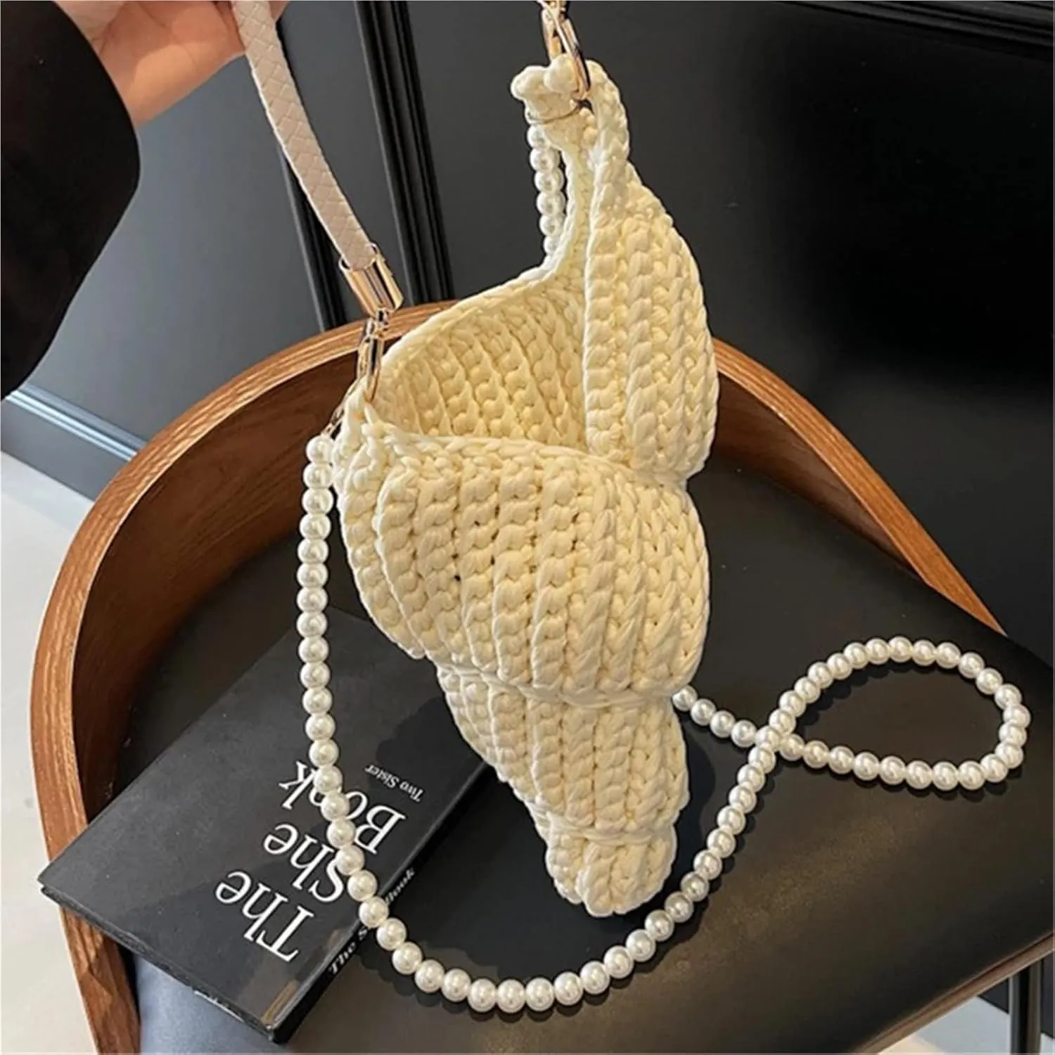 Hand-woven Conch Bag Create Fashion Conch Shell Small Purse Lady Simple Design Handbag Versatile Solid Color Shoulder Bag