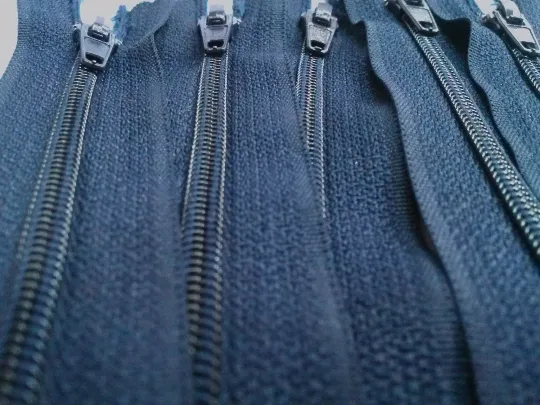 Navy #560 Generic Nylon Zippers 12-22 Inches #3 Coil Closed Bottom