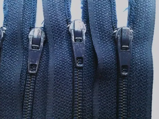Navy #560 Generic Nylon Zippers 12-22 Inches #3 Coil Closed Bottom