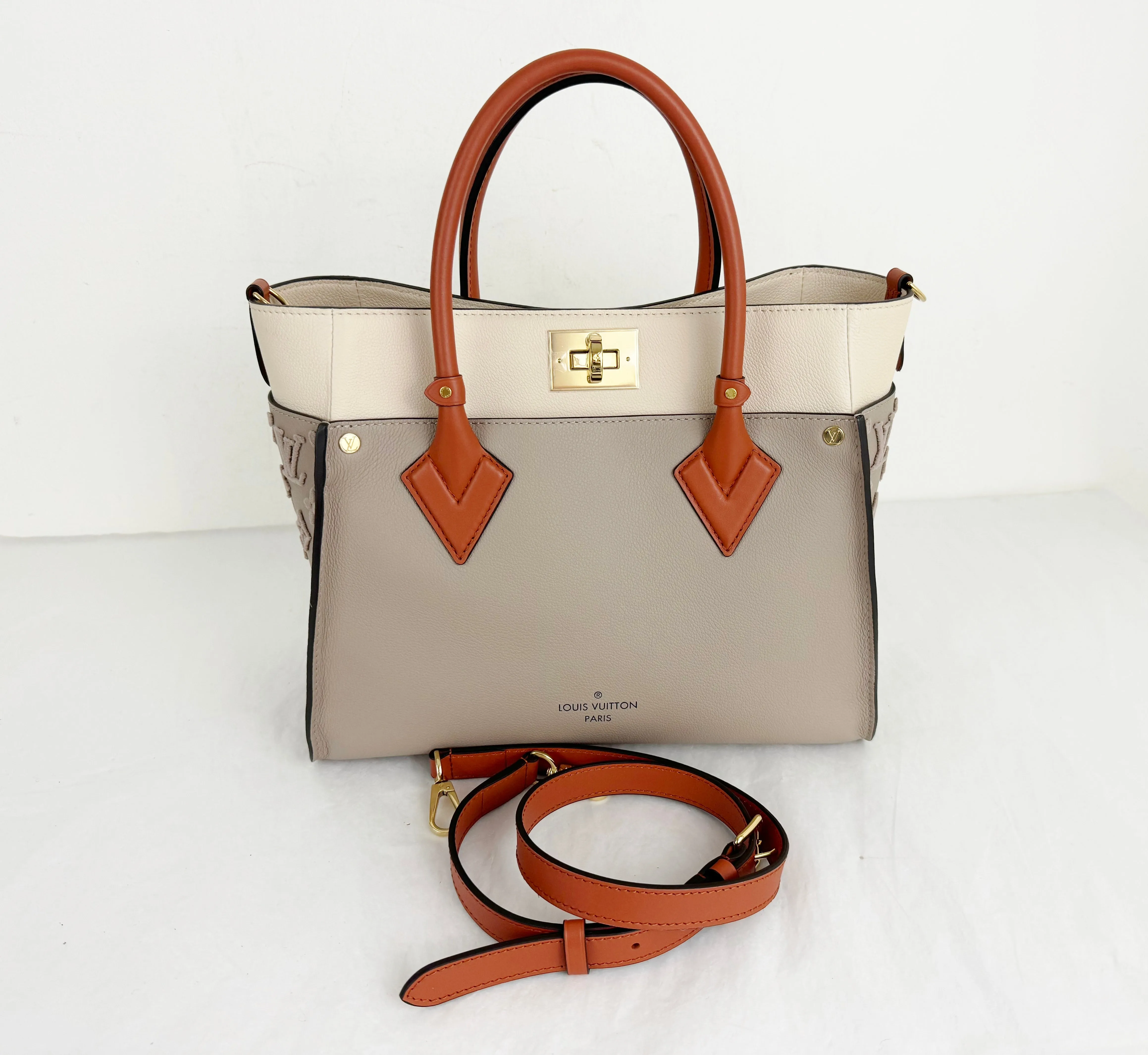 NEW Louis Vuitton On My Side MM
