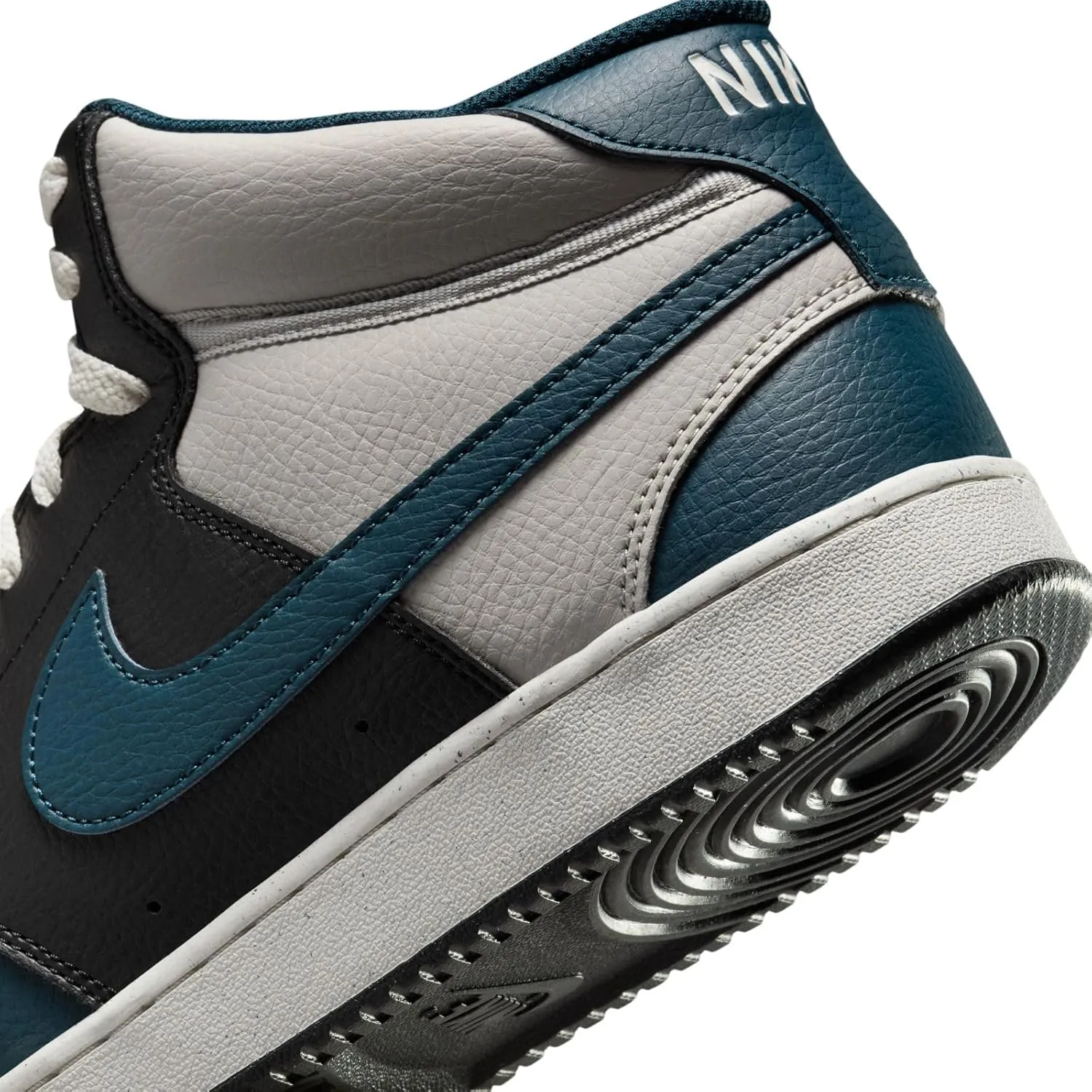 Nike Men's Mid-Top Sneaker
