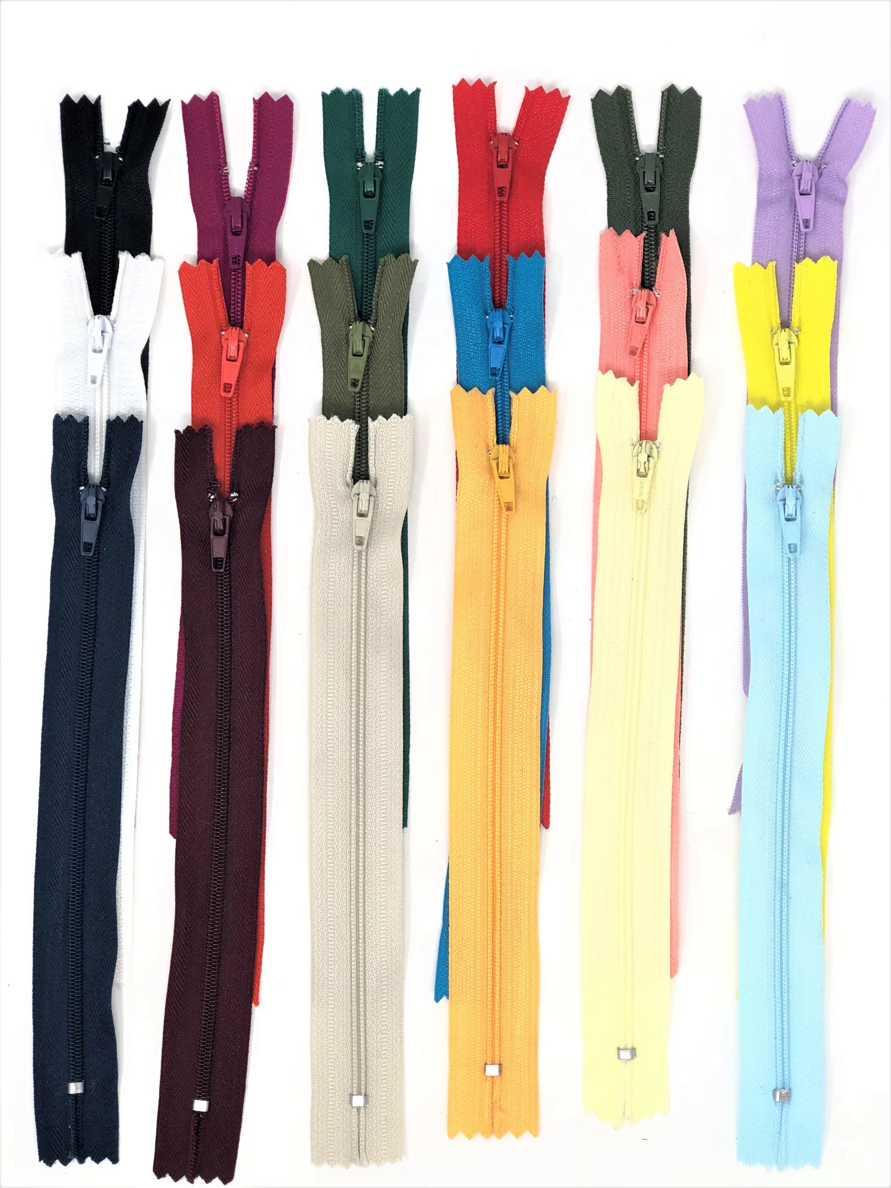 Nylon Zippers 20 Inches Coil #3 Closed Bottom