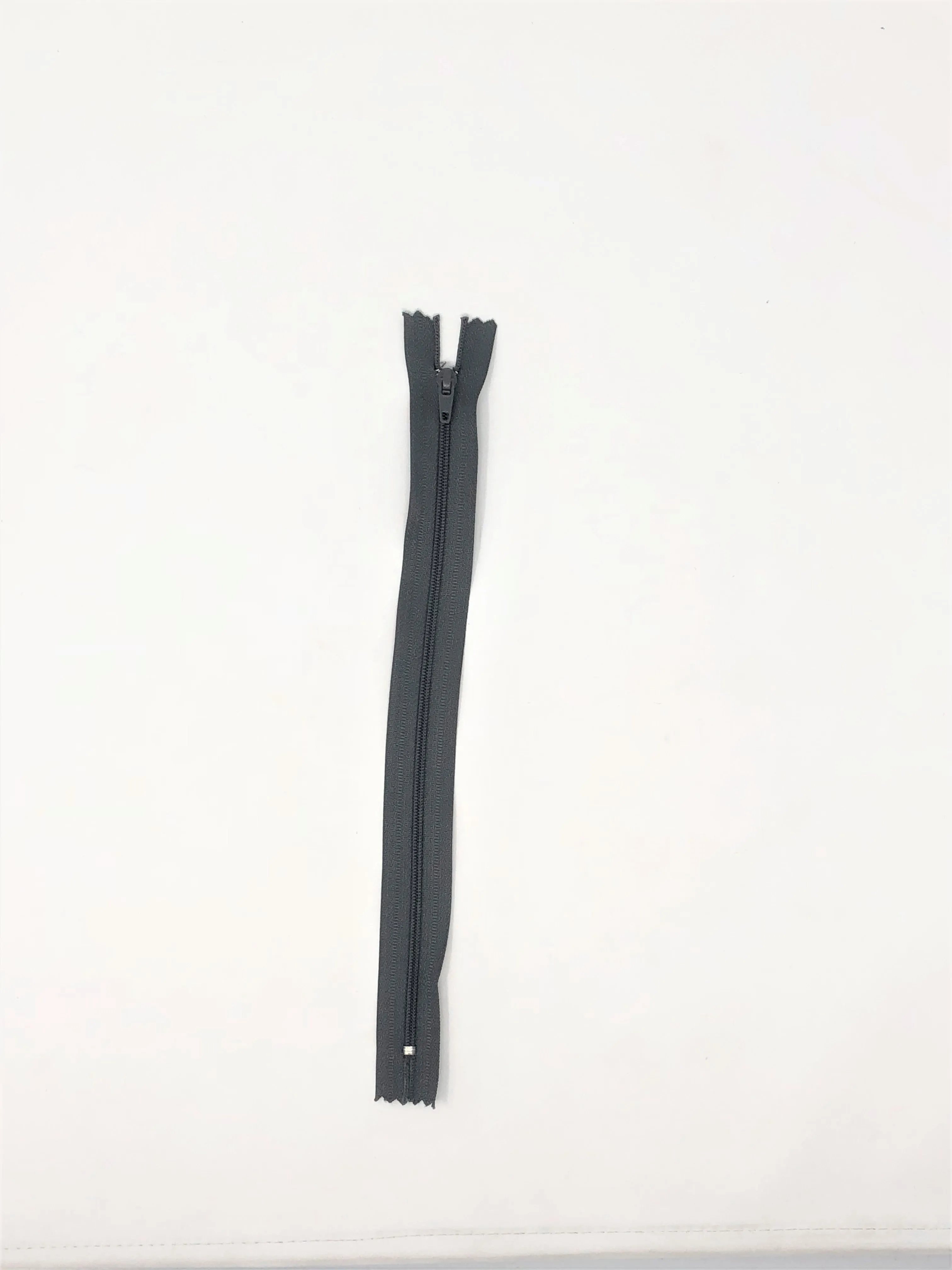 Nylon Zippers 20 Inches Coil #3 Closed Bottom
