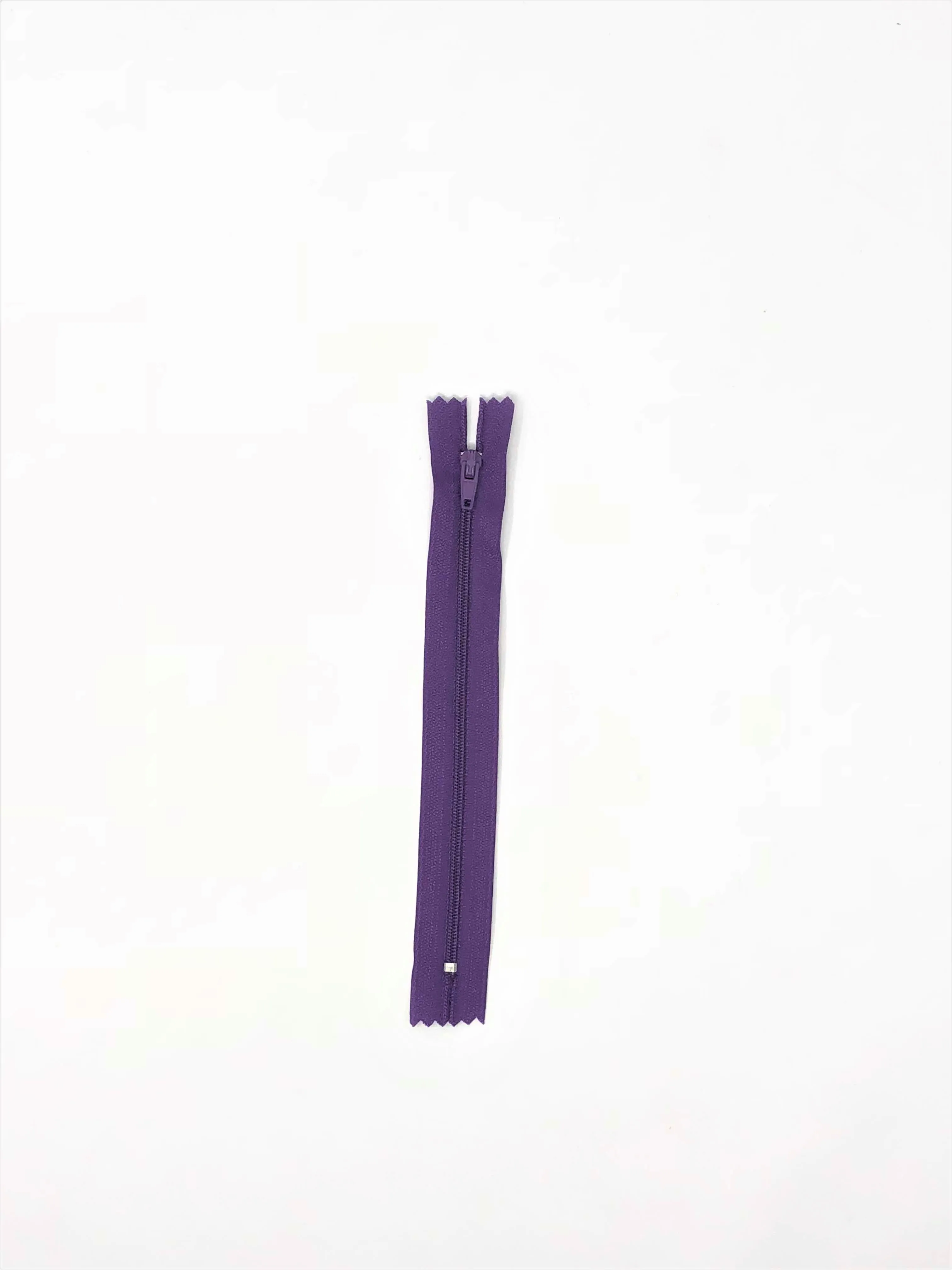 Nylon Zippers 20 Inches Coil #3 Closed Bottom