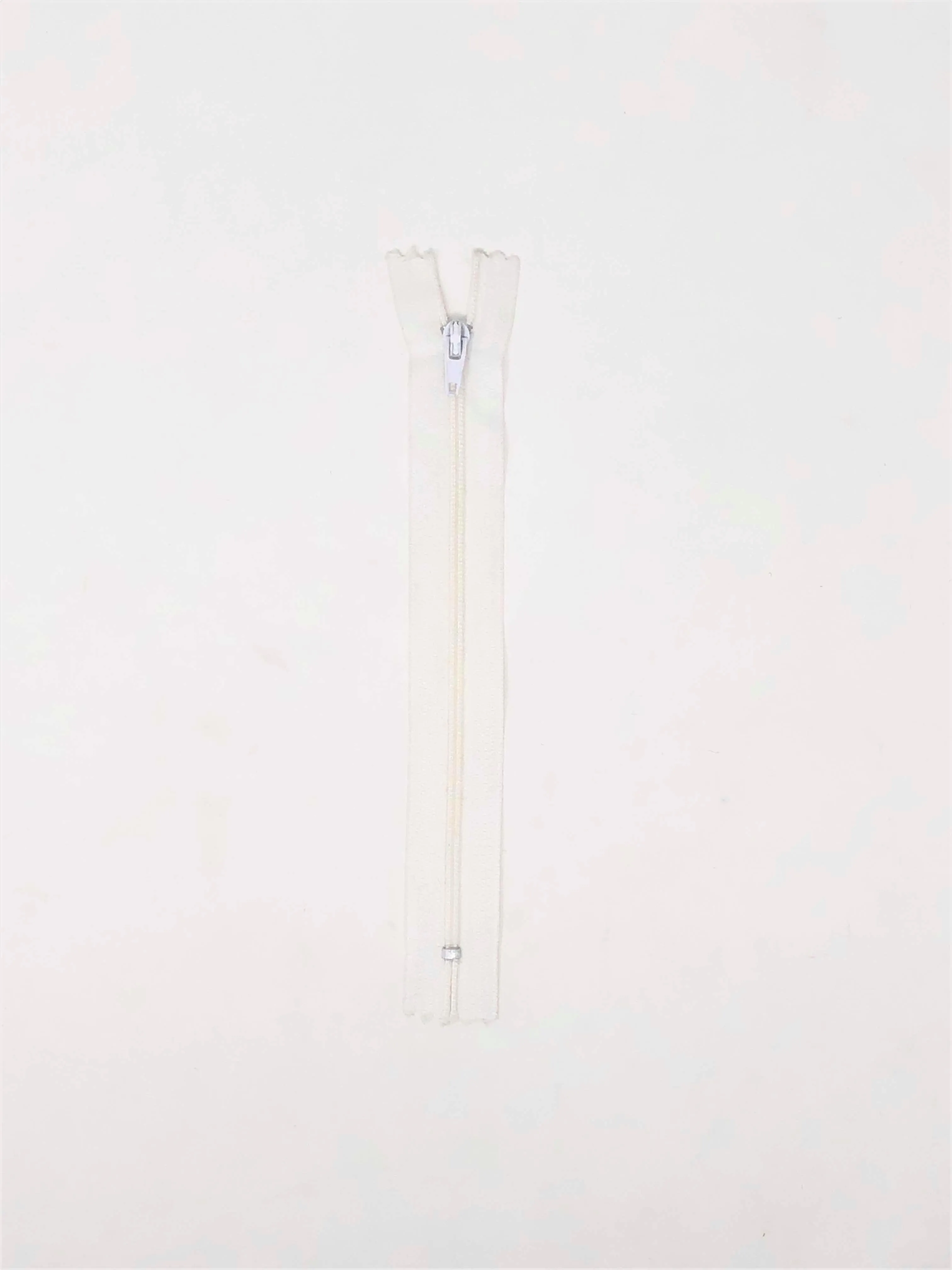 Nylon Zippers 20 Inches Coil #3 Closed Bottom