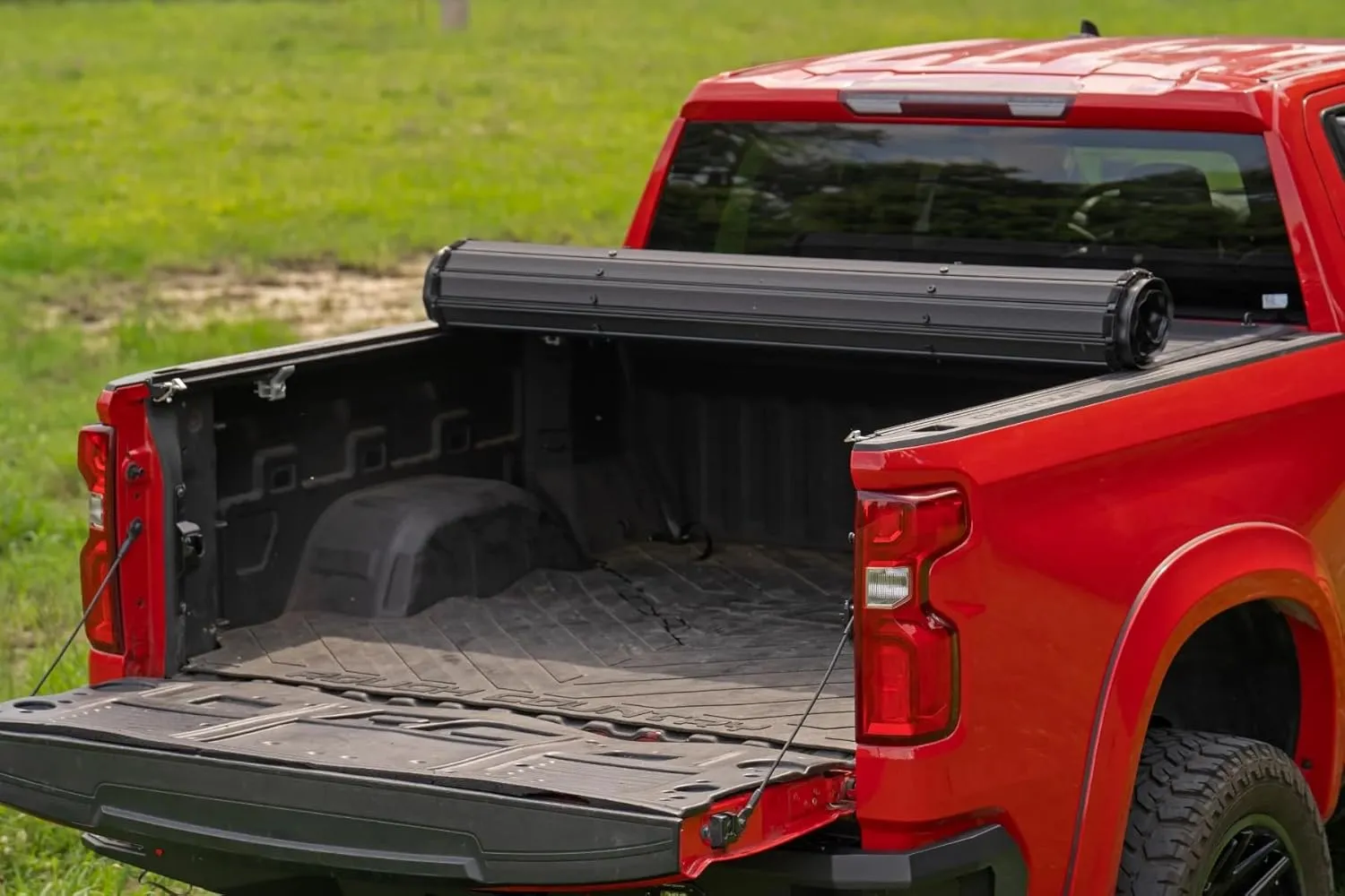 Rough Country Hard Roll-Up Tonneau Cover for Chevy Silverado & GMC Sierra 1500 (2019-2025) - Aluminum Truck Bed Cover, Fits 5'10 Bed (70")