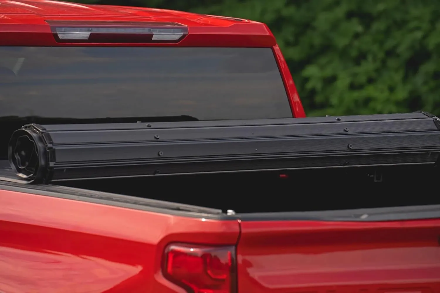 Rough Country Hard Roll-Up Tonneau Cover for Chevy Silverado & GMC Sierra 1500 (2019-2025) - Aluminum Truck Bed Cover, Fits 5'10 Bed (70")