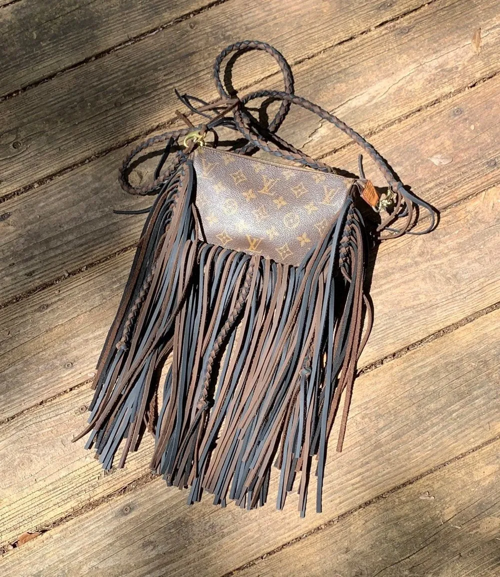The Two Toned Pochette Fringed