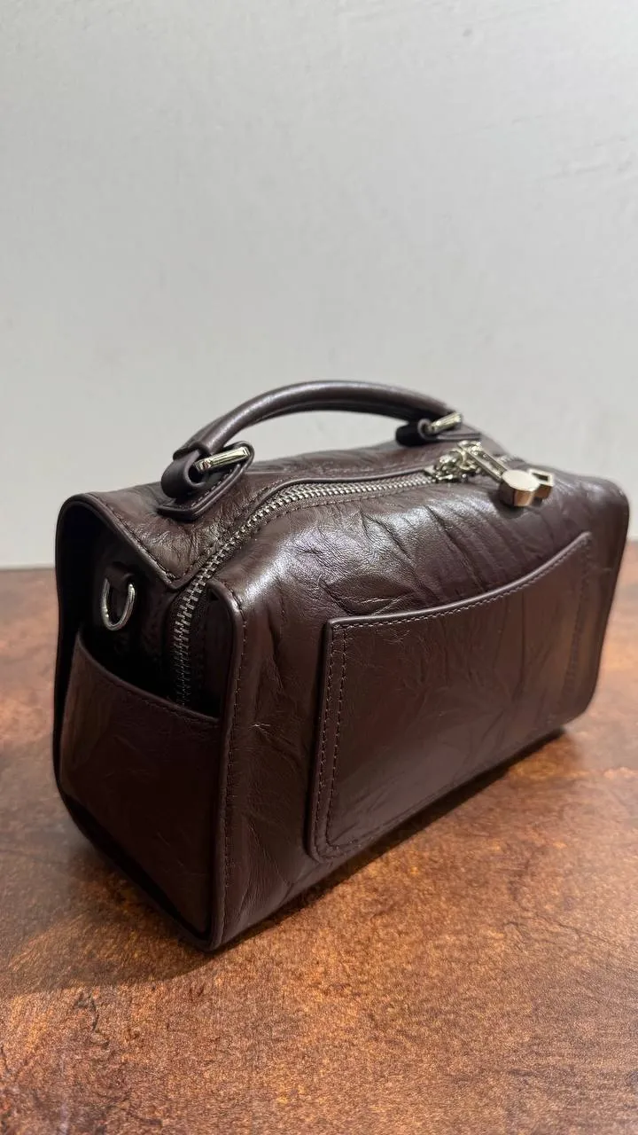Timeless Elegance: The Luxe Genuine Leather Handbag with Shoulder Strap