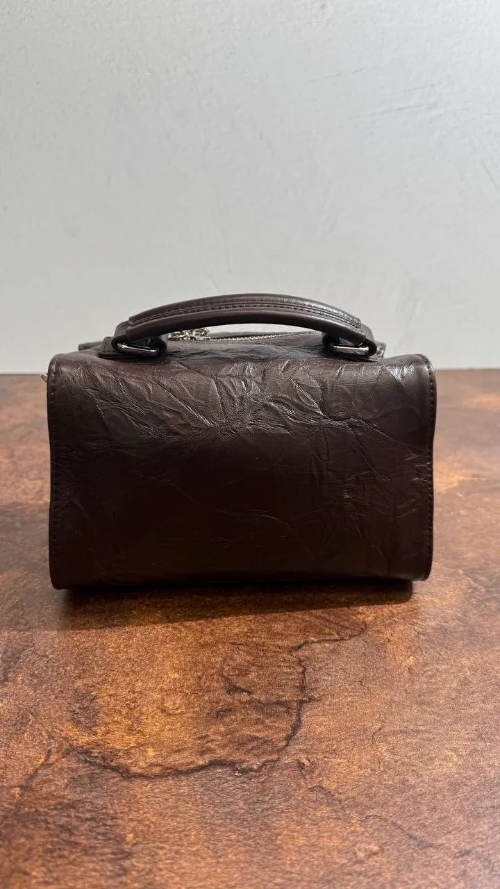 Timeless Elegance: The Luxe Genuine Leather Handbag with Shoulder Strap