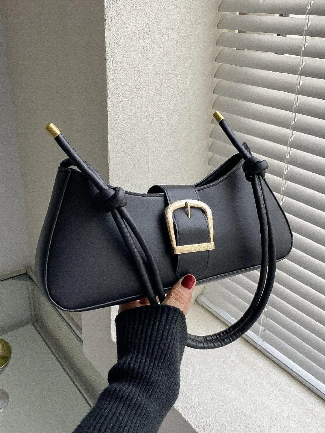 Verdusa Women's Buckle Decor solid color Shoulder Bag Hobo Zipper Top Handle Bag